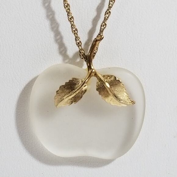 Avon gold tone clear apple 22"-1 1/2" wide pendant 1.1401 - Picture 2 of 8